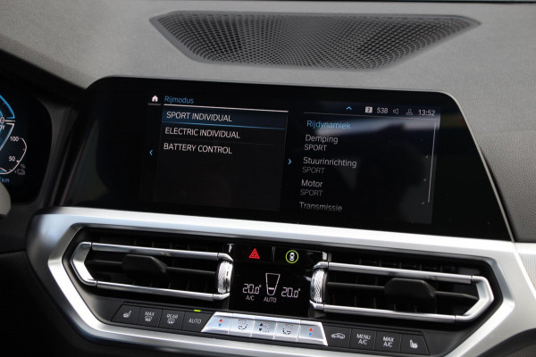 BMW 3 Serie Touring 330e xDrive Sport | Laser | Pano | Leder | ACC