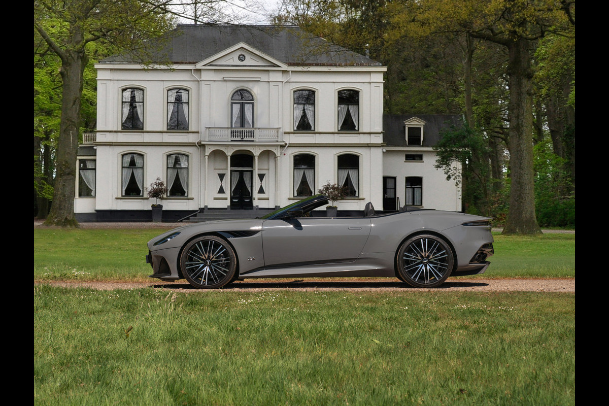 Aston Martin DBS Volante 5.2 V12 Superleggera | China Grey | Carbon Body Pack | Sports Plus Seats | Premium audio Aston Martin DBS Volante 5.2 V12 Superleggera | China Grey | Carbon Body Pack | Sports Plus Seats | Premium audio