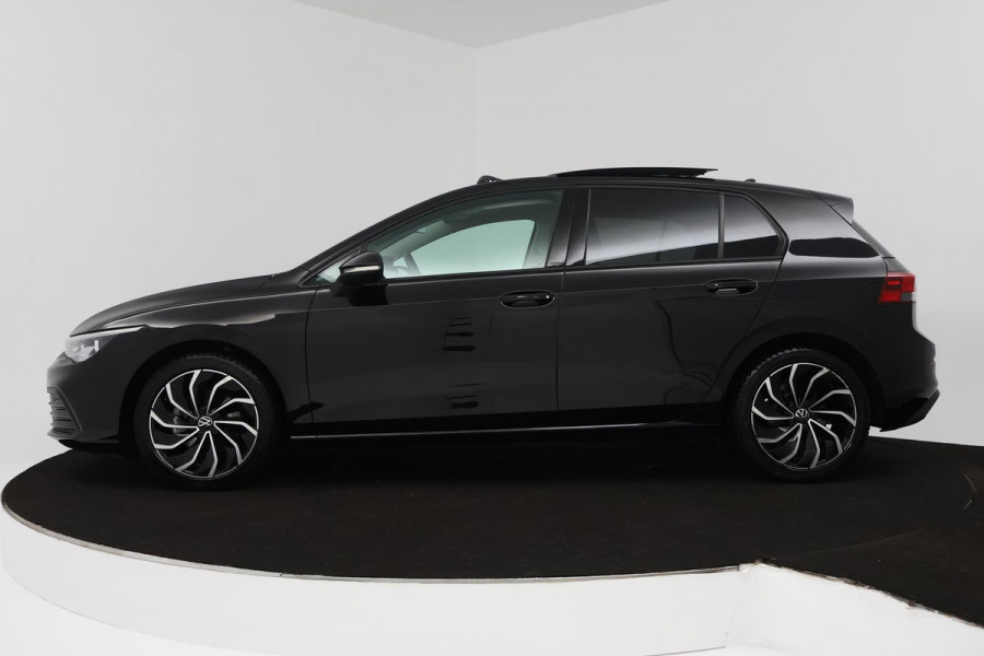 Volkswagen Golf 1.0 eTSI Life Business Automaat (PANORAMADAK, CAMERA, STOEL-/STUURVERWARMING, 1e EIGENAAR, GOED ONDERHOUDEN)