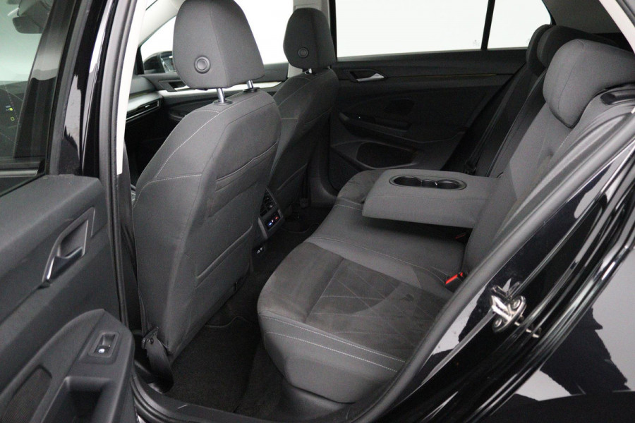 Volkswagen Golf 1.0 eTSI Life Business Automaat (PANORAMADAK, CAMERA, STOEL-/STUURVERWARMING, 1e EIGENAAR, GOED ONDERHOUDEN)