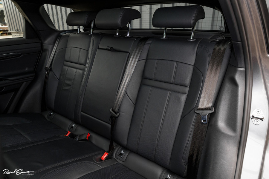 Land Rover Range Rover Evoque 1.5 P300e AWD R-Dynamic SE | Panorama dak | Premium audio | Adaptieve cruise control | Apple carplay |