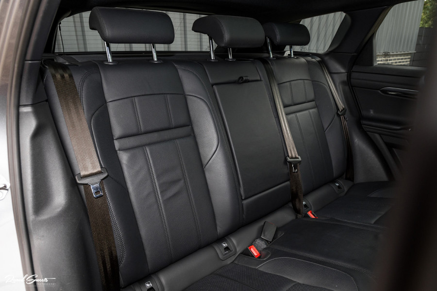 Land Rover Range Rover Evoque 1.5 P300e AWD R-Dynamic SE | Panorama dak | Premium audio | Adaptieve cruise control | Apple carplay |