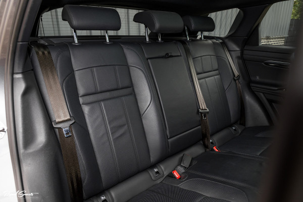 Land Rover Range Rover Evoque 1.5 P300e AWD R-Dynamic SE | Panorama dak | Premium audio | Adaptieve cruise control | Apple carplay |