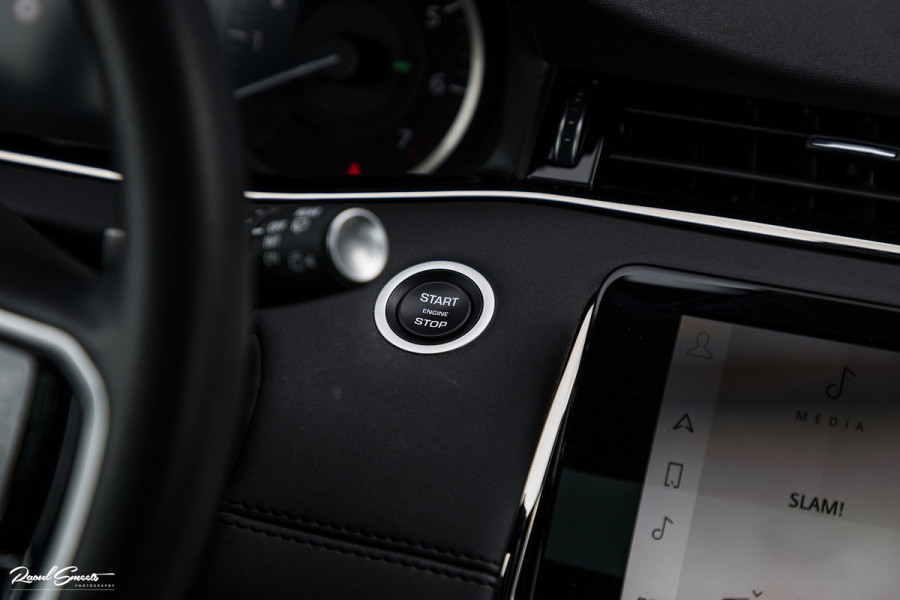 Land Rover Range Rover Evoque 1.5 P300e AWD R-Dynamic SE | Panorama dak | Premium audio | Adaptieve cruise control | Apple carplay |