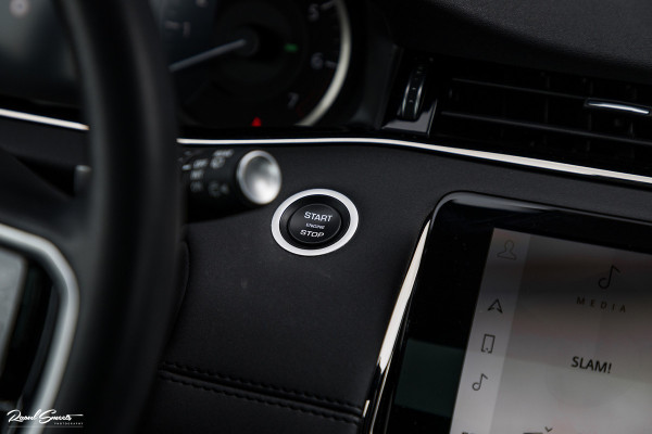 Land Rover Range Rover Evoque 1.5 P300e AWD R-Dynamic SE | Panorama dak | Premium audio | Adaptieve cruise control | Apple carplay |
