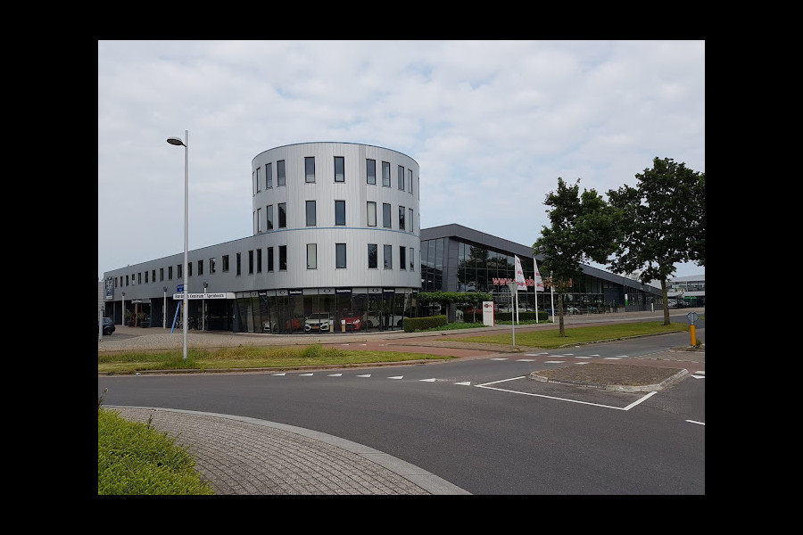 Škoda Kamiq 1.0 TSI Sport Business !! 2e Pinksterdag zijn wij geopend van 12.00 tot 17.00u !!