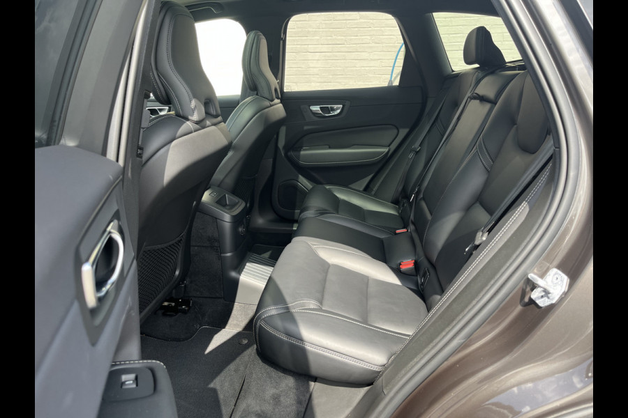 Volvo XC60 2.0 T8 Plug-in hybrid AWD R-Design | Memory stoelen | Harman Kardon | Lucht vering | Zwenkbare trekhaak | Stoel massage+verkoeli