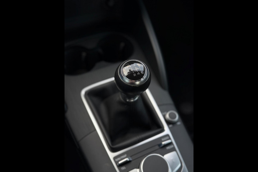 Audi A3 Limousine 30 TFSI Sport CarPlay