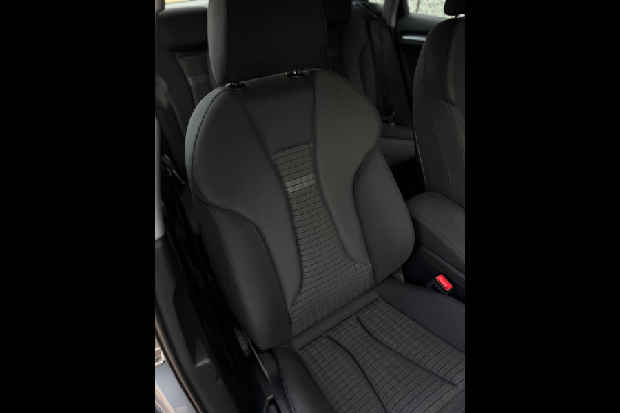 Audi A3 Limousine 30 TFSI Sport CarPlay