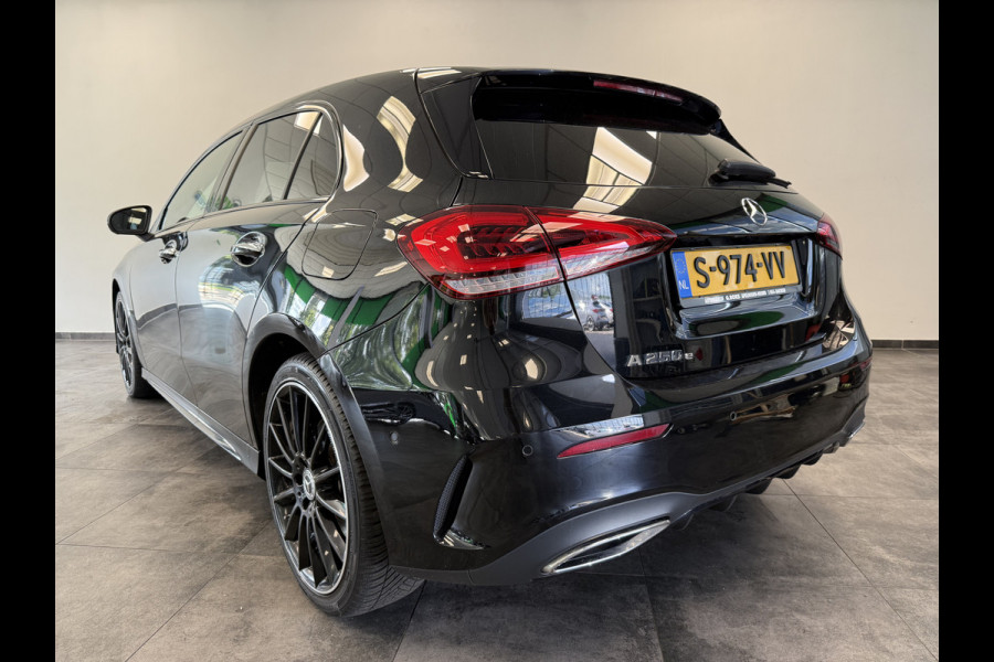 Mercedes-Benz A-Klasse 250 e AMG Line ACC PDC 360' camera Panoramadak Head-Up !! 2e Pinksterdag zijn wij geopend van 12.00 tot 17.00u !!