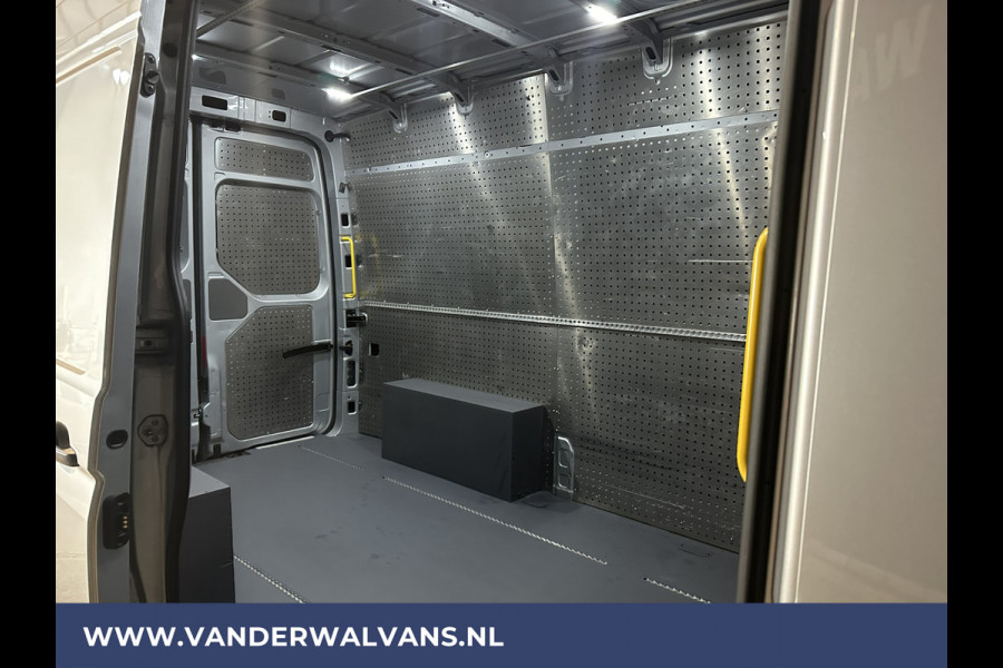 Volkswagen Crafter 2.0 TDI 140pk L3H3 L2H2 Euro6 Airco | Cruisecontrol | Camera | Apple Carplay Android Auto, Parkeersensoren, Bijrijdersbank, 3000kg Trekvermogen, zilver