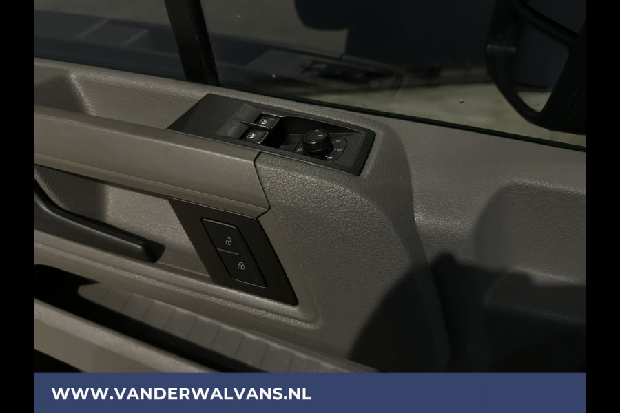 Volkswagen Crafter 2.0 TDI 140pk L3H3 L2H2 Euro6 Airco | Cruisecontrol | Camera | Apple Carplay Android Auto, Parkeersensoren, Bijrijdersbank, 3000kg Trekvermogen, zilver