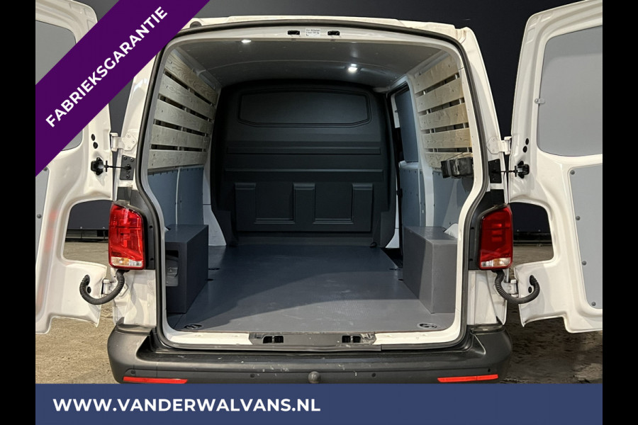 Volkswagen Transporter 2.0 TDI L2H1 Fabrieksgarantie Euro6 # Airco | Apple Carplay | Trekhaak | Cruisecontrol Android Auto, Parkeersensoren, Sidebars, Bijrijdersbank