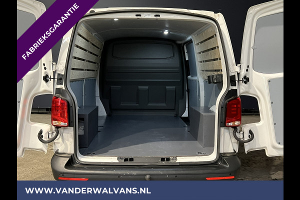 Volkswagen Transporter 2.0 TDI L2H1 Fabrieksgarantie Euro6 # Airco | Apple Carplay | Trekhaak | Cruisecontrol Android Auto, Parkeersensoren, Sidebars, Bijrijdersbank
