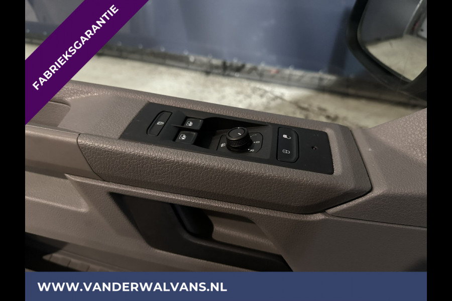 Volkswagen Transporter 2.0 TDI L2H1 Fabrieksgarantie Euro6 # Airco | Apple Carplay | Trekhaak | Cruisecontrol Android Auto, Parkeersensoren, Sidebars, Bijrijdersbank