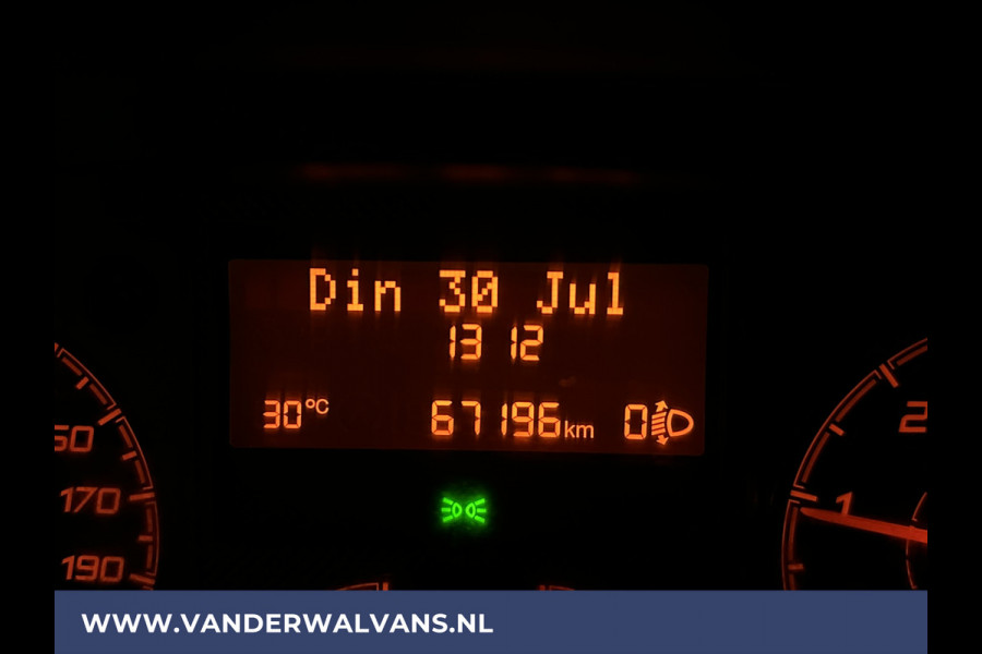 Peugeot Boxer 2.2 BlueHDi 140pk L2H2 Euro6 Airco | Camera | Navigatie | 2500kg Trekhaak Cruisecontrol, Parkeersensoren, Bijrijdersbank