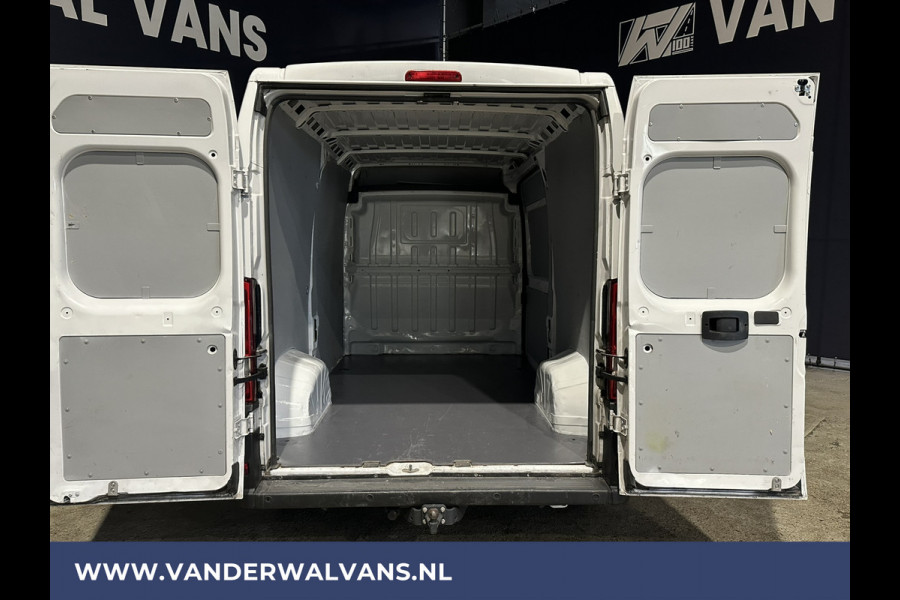 Peugeot Boxer 2.2 BlueHDi 120pk L2H2 Euro6 Airco | 2500kg Trekhaak | Cruisecontrol | Parkeersensoren Bijrijdersbank