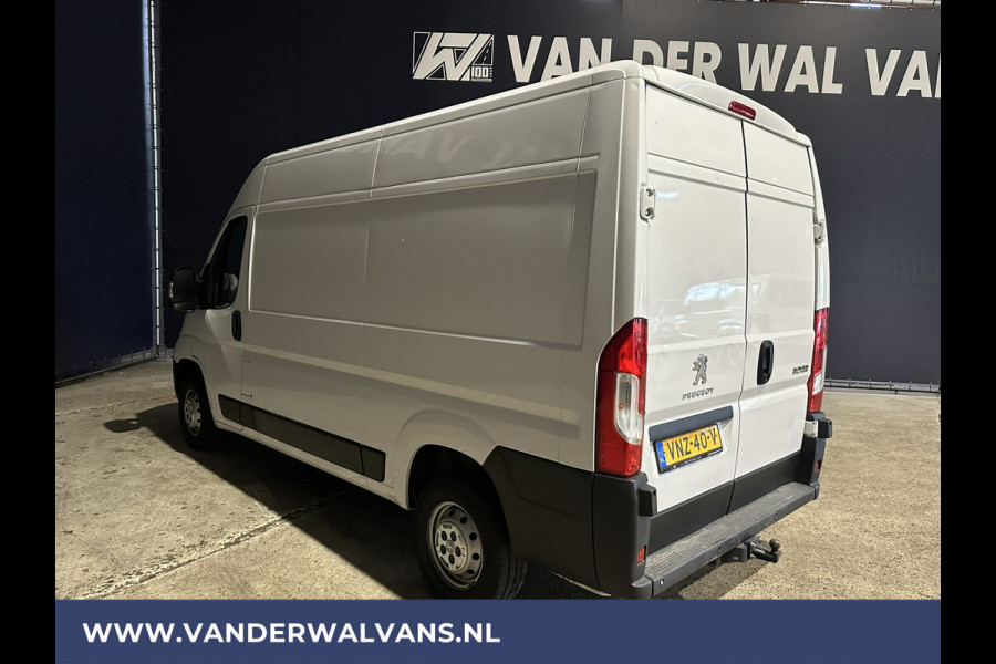 Peugeot Boxer 2.2 BlueHDi 120pk L2H2 Euro6 Airco | 2500kg Trekhaak | Cruisecontrol | Parkeersensoren Bijrijdersbank