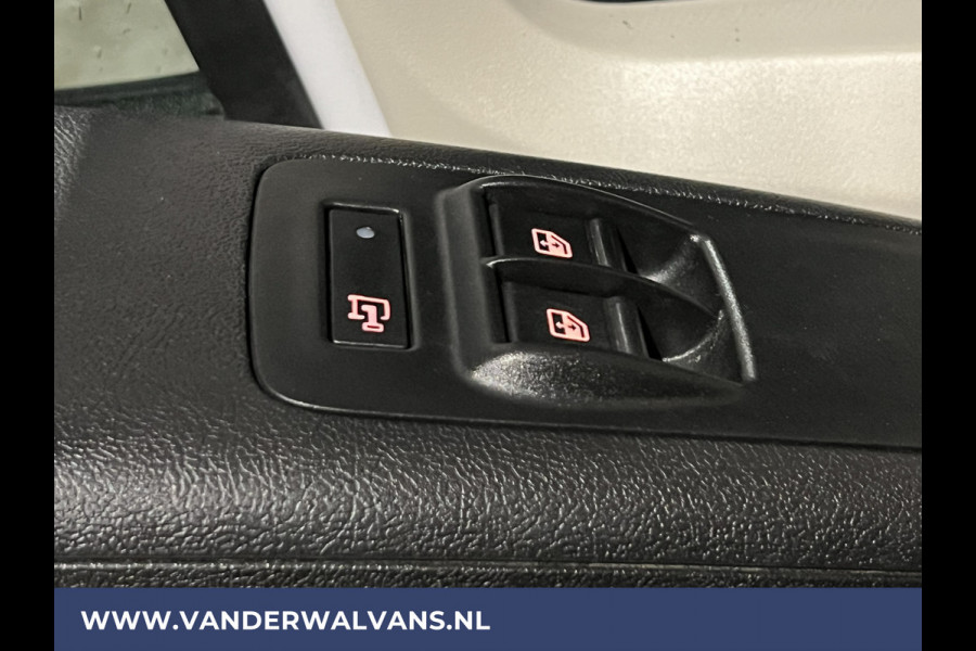 Peugeot Boxer 2.2 BlueHDi 120pk L2H2 Euro6 Airco | 2500kg Trekhaak | Cruisecontrol | Parkeersensoren Bijrijdersbank