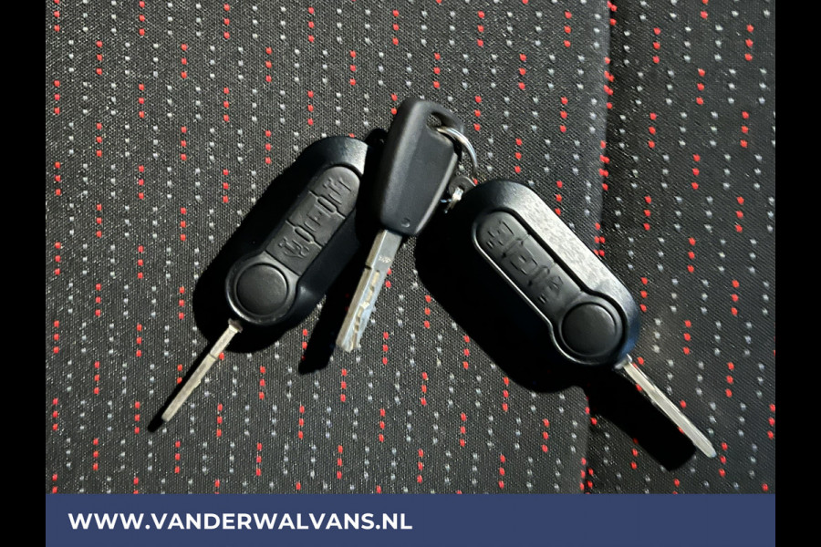 Peugeot Boxer 2.2 BlueHDi 120pk L2H2 Euro6 Airco | 2500kg Trekhaak | Cruisecontrol | Parkeersensoren Bijrijdersbank
