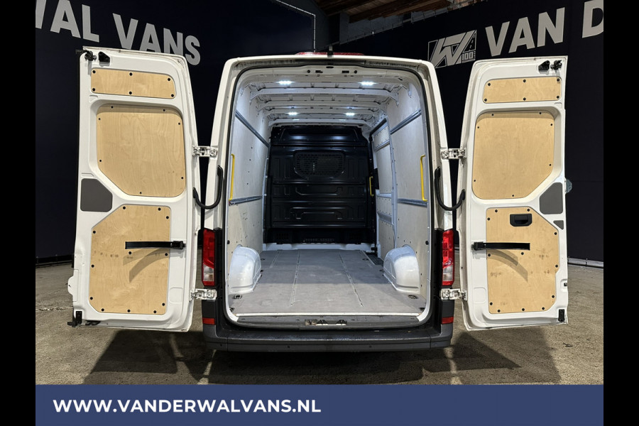 Volkswagen Crafter 2.0 TDI 140 pk L3H3 L2H2 Euro6 Airco | Camera | Apple Carplay | Android Auto Parkeersensoren, Bijrijdersbank