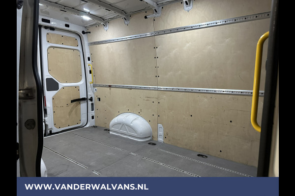 Volkswagen Crafter 2.0 TDI 140 pk L3H3 L2H2 Euro6 Airco | Camera | Apple Carplay | Android Auto Parkeersensoren, Bijrijdersbank