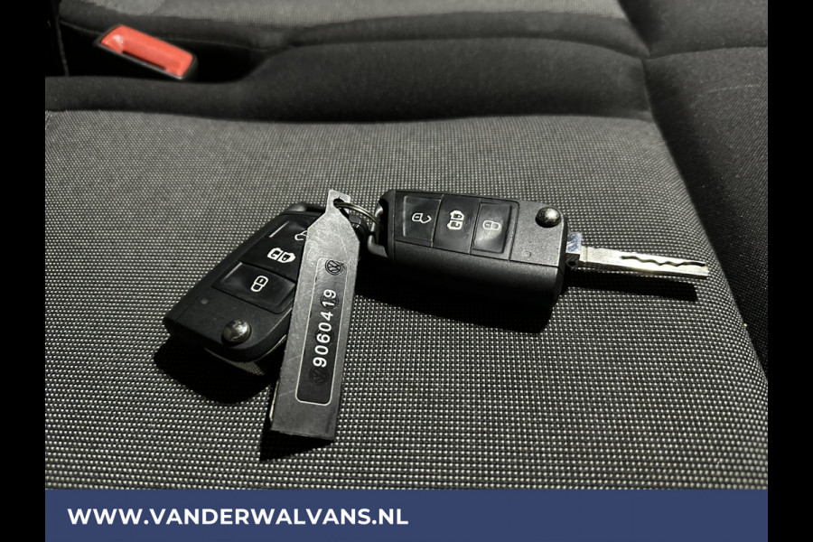 Volkswagen Crafter 2.0 TDI 140 pk L3H3 L2H2 Euro6 Airco | Camera | Apple Carplay | Android Auto Parkeersensoren, Bijrijdersbank