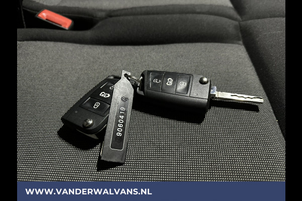 Volkswagen Crafter 2.0 TDI 140 pk L3H3 L2H2 Euro6 Airco | Camera | Apple Carplay | Android Auto Parkeersensoren, Bijrijdersbank