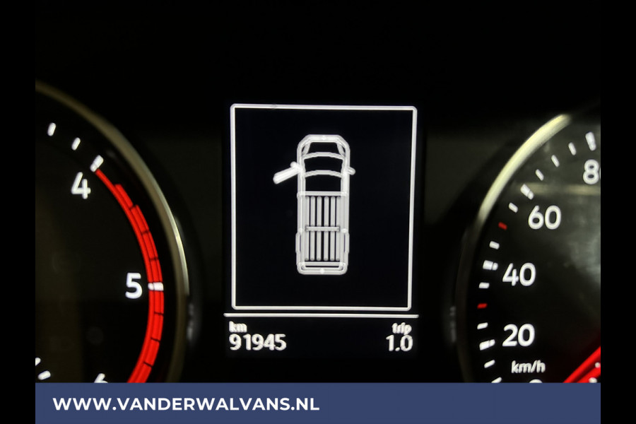 Volkswagen Crafter 2.0 TDI 140 pk L3H3 L2H2 Euro6 Airco | Camera | Apple Carplay | Android Auto Parkeersensoren, Bijrijdersbank