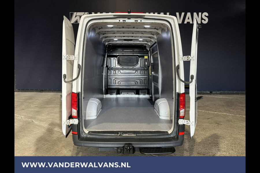 Volkswagen Crafter 2.0 TDI 140pk L3H3 L2H2 Euro6 Airco | 3000kg Trekhaak | Camera | Leder stuurwiel adaptieve cruisecontrol, stuurwielverwarming, chauffeursstoel, apple carplay, android auto