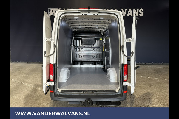 Volkswagen Crafter 2.0 TDI 140pk L3H3 L2H2 Euro6 Airco | 3000kg Trekhaak | Camera | Leder stuurwiel adaptieve cruisecontrol, stuurwielverwarming, chauffeursstoel, apple carplay, android auto