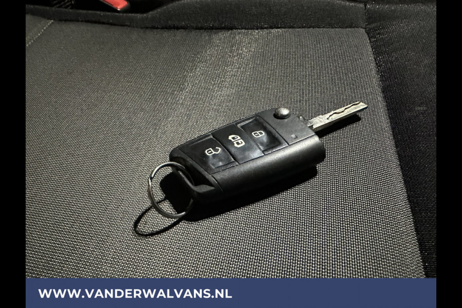 Volkswagen Crafter 2.0 TDI 140 pk L3H2 L2H1 Euro6 Airco | Navigatie | Apple Carplay | Android Auto | Trekhaak Parkeersensoren, Bijrijdersbank