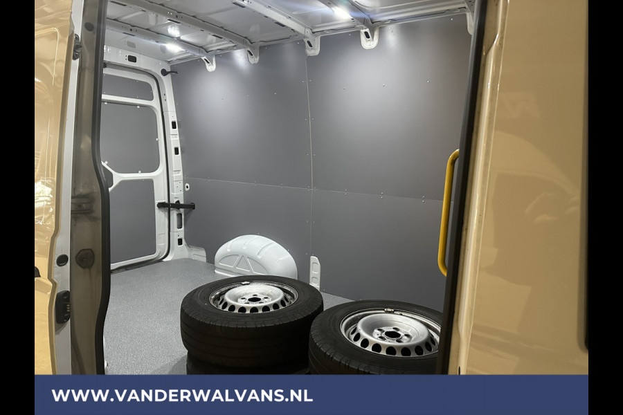 Volkswagen Crafter 2.0 TDI 141pk L3H3 L2H2 Euro6 Airco | Camera | Apple Carplay | Cruisecontrol Chauffeursstoel, Android Auto