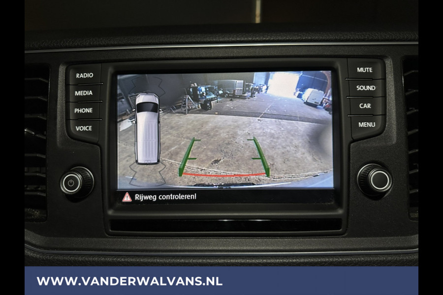 Volkswagen Crafter 2.0 TDI 141pk L3H3 L2H2 Euro6 Airco | Camera | Apple Carplay | Android Auto Parkeersensoren, Bijrijdersbank, zilver