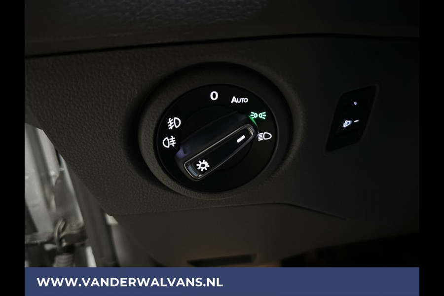 Volkswagen Crafter 2.0 TDI 141pk L3H3 L2H2 Euro6 Airco | Camera | Apple Carplay | Android Auto Parkeersensoren, Bijrijdersbank, zilver