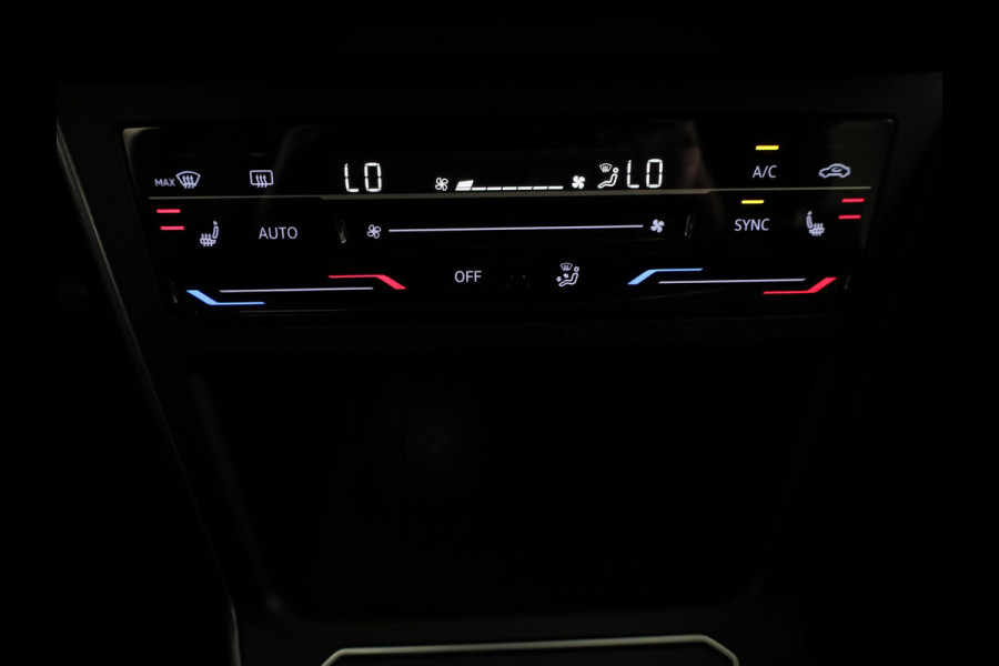 Volkswagen Taigo 1.0 TSI Style 110 pk | Verlengde garantie | Navigatie | Parkeersensoren | Achteruitrijcamera | Adaptieve cruise control | Stoelverwarming |