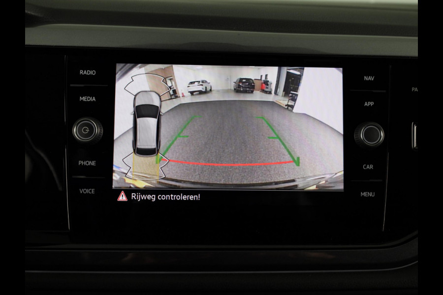 Volkswagen Taigo 1.0 TSI Style 110 pk | Verlengde garantie | Navigatie | Parkeersensoren | Achteruitrijcamera | Adaptieve cruise control | Stoelverwarming |