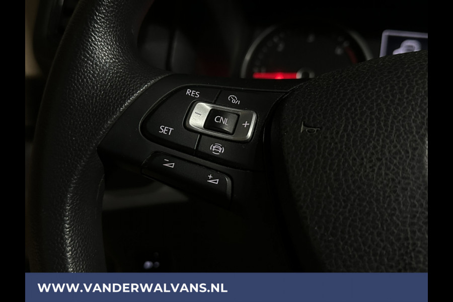 Volkswagen Crafter 2.0 TDI 141pk L3H3 L2H2 Euro6 Airco | Camera | Apple Carplay | Android Auto Cruisecontrol, Chauffeursstoel, Parkeersensoren, Bijrijdersbank, zilver