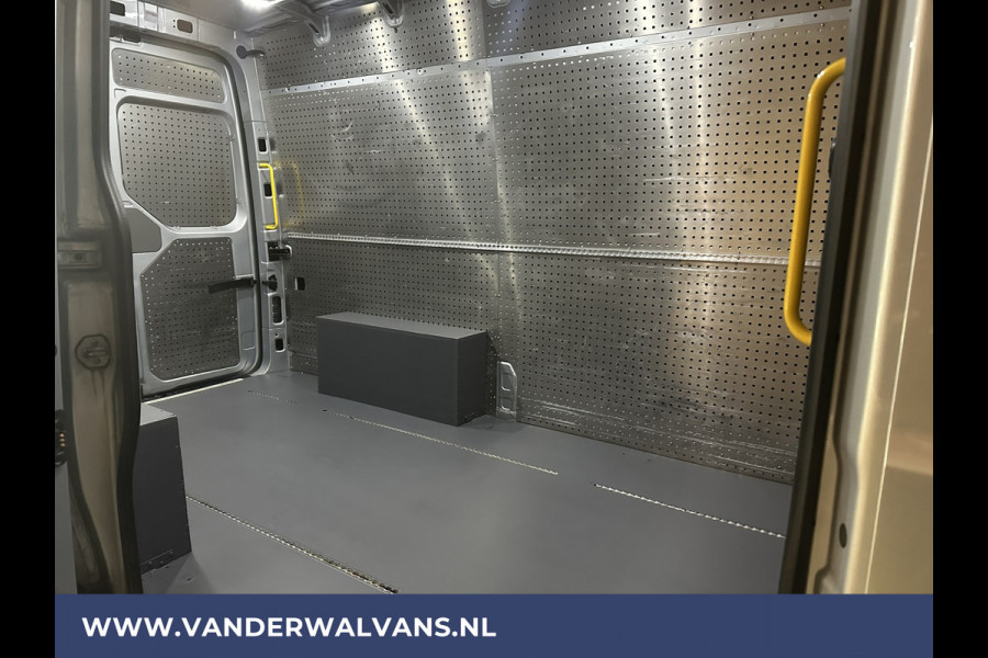 Volkswagen Crafter 2.0 TDI 141pk L3H3 L2H2 Euro6 Airco | Camera | Apple Carplay | Android Auto Cruisecontrol, Chauffeursstoel, Parkeersensoren, Bijrijdersbank, zilver