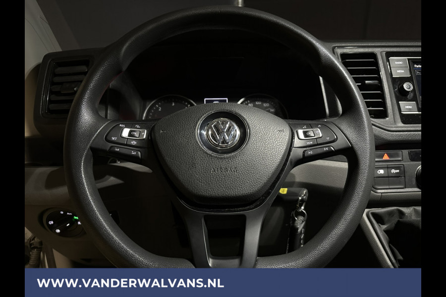 Volkswagen Crafter 2.0 TDI 141pk L3H3 L2H2 Euro6 Airco | Camera | Apple Carplay | Android Auto Cruisecontrol, Chauffeursstoel, Parkeersensoren, Bijrijdersbank, zilver