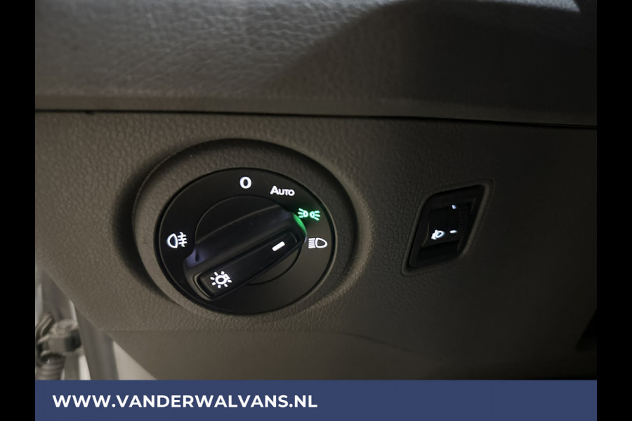 Volkswagen Crafter 2.0 TDI 141pk L3H3 L2H2 Euro6 Airco | Camera | Apple Carplay | Android Auto Cruisecontrol, Chauffeursstoel, Parkeersensoren, Bijrijdersbank, zilver
