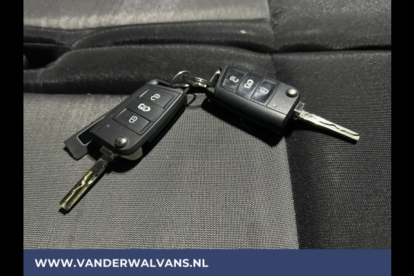 Volkswagen Crafter 2.0 TDI 141pk L3H3 L2H2 Euro6 Airco | Camera | Apple Carplay | Android Auto Cruisecontrol, Chauffeursstoel, Parkeersensoren, Bijrijdersbank, zilver