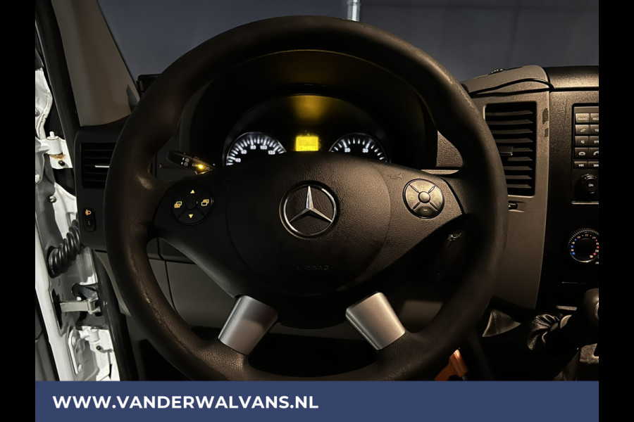Mercedes-Benz Sprinter 316 CDI 163 pk L2H2 Euro6 Airco | 2800kg Trekhaak | Omvormer | Cruisecontrol parkeersensoren, chauffeursstoel