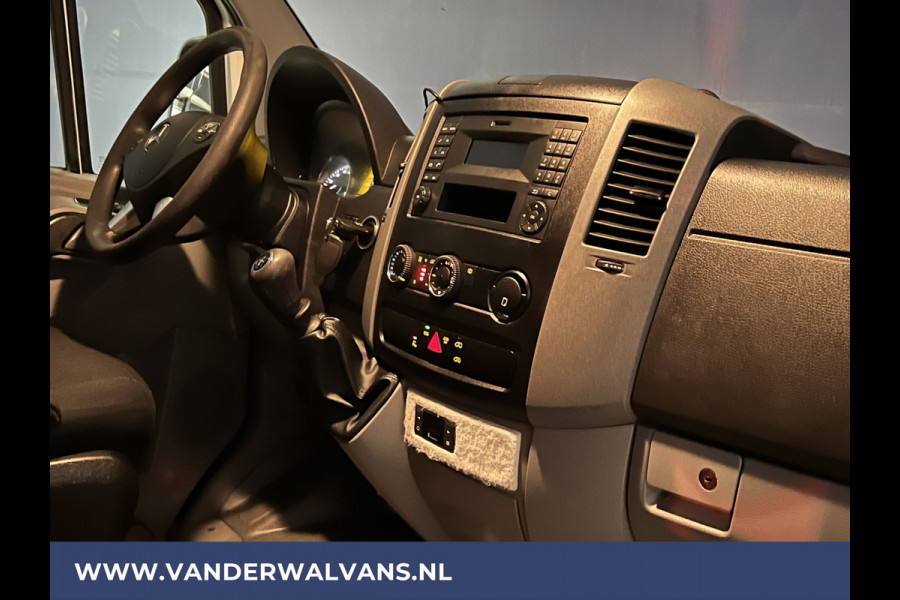 Mercedes-Benz Sprinter 316 CDI 163 pk L2H2 Euro6 Airco | 2800kg Trekhaak | Omvormer | Cruisecontrol parkeersensoren, chauffeursstoel