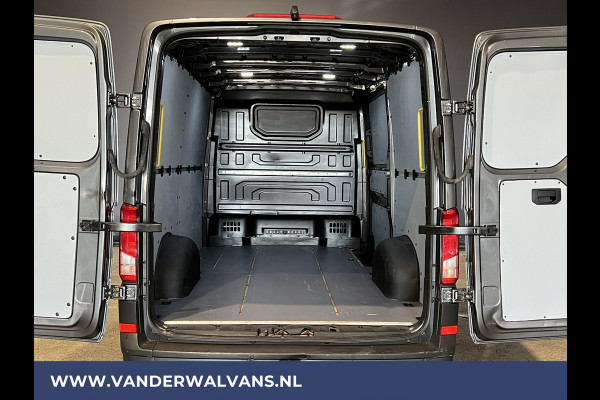 Volkswagen Crafter 2.0 TDI 177 pk L3H2 L2H1 Euro6 Airco | Camera | Navigatie | Apple Carplay | Android Auto 3000kg trekhaak, Bijrijdersbank