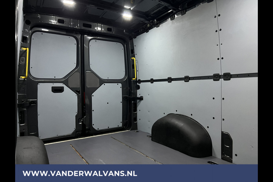 Volkswagen Crafter 2.0 TDI 177 pk L3H2 L2H1 Euro6 Airco | Camera | Navigatie | Apple Carplay | Android Auto 3000kg trekhaak, Bijrijdersbank