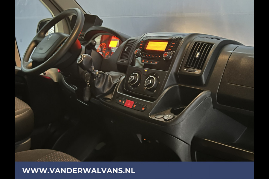 Peugeot Boxer 2.0 BlueHDI 141pk Bakwagen Laadklep Euro6 Airco | Camera | Cruisecontrol | Chauffeursstoel Bijrijdersbank