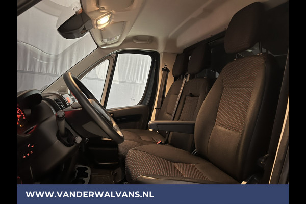 Peugeot Boxer 2.0 BlueHDI 141pk Bakwagen Laadklep Euro6 Airco | Camera | Cruisecontrol | Chauffeursstoel Bijrijdersbank