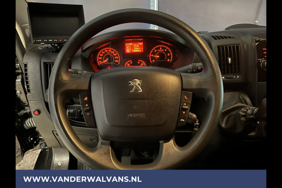 Peugeot Boxer 2.0 BlueHDI 141pk Bakwagen Laadklep Euro6 Airco | Camera | Cruisecontrol | Chauffeursstoel Bijrijdersbank