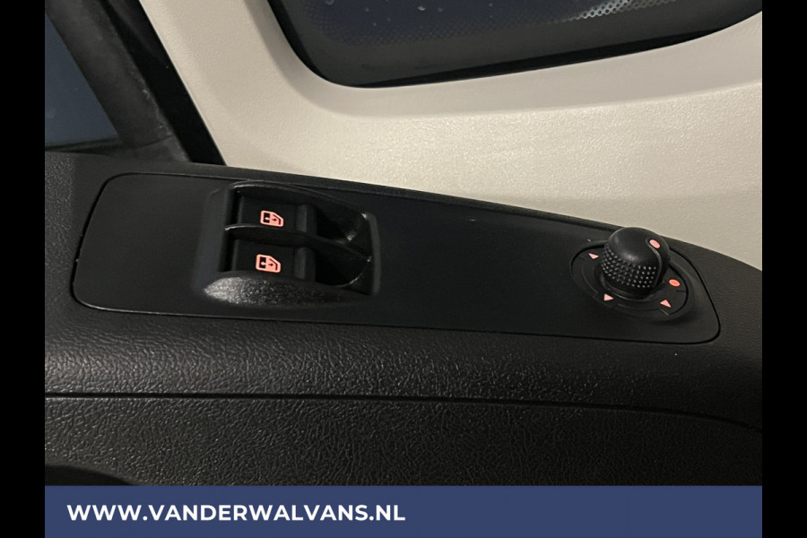 Peugeot Boxer 2.0 BlueHDI 141pk Bakwagen Laadklep Euro6 Airco | Camera | Cruisecontrol | Chauffeursstoel Bijrijdersbank